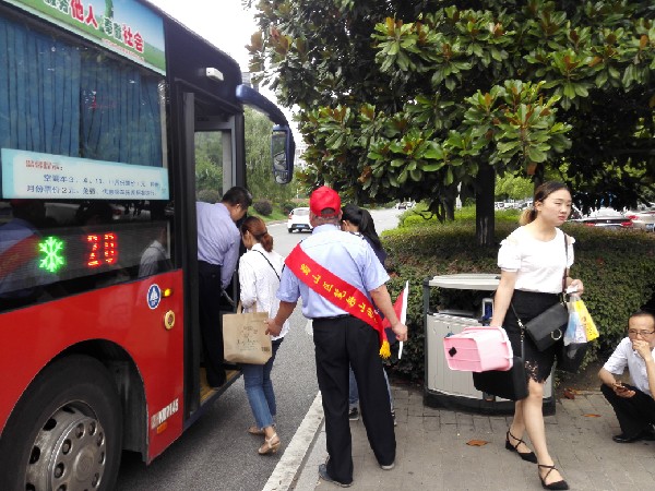 鴻鳴深圳大巴租車,帶你乘風破浪