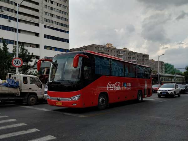 巴士租車:北京初雪、深圳入秋