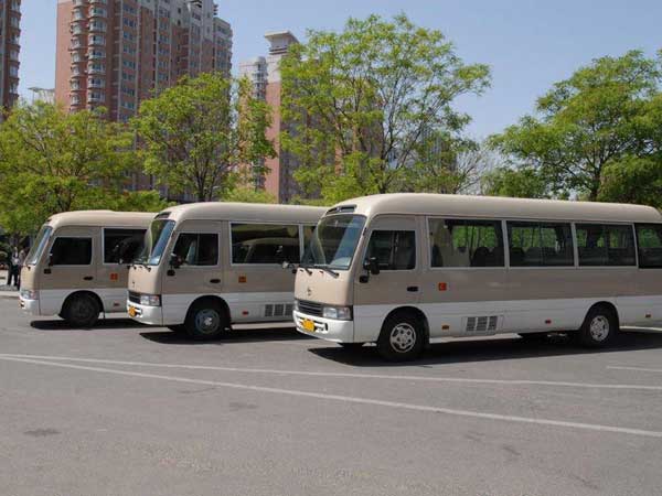 為什么開通企業(yè)班車一定要選擇班車租賃的形式?